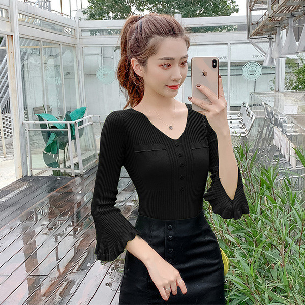 Καθημερινή γυναικεία μπλούζα σε διάφορα χρώματα με κουμπιά