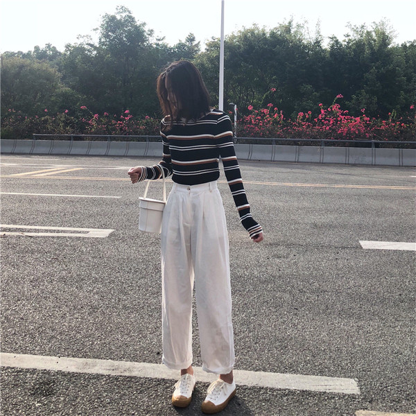 Női csíkos blúz fehér és fekete színben