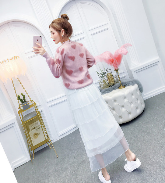 Női pulóver két színben, szíves rátéttel