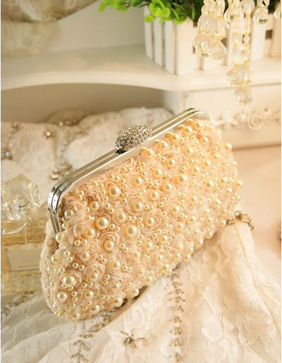 Elegáns kézitáska / kuplung gyöngyökkel, két színben