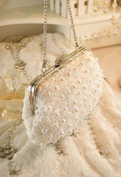 Elegáns kézitáska / kuplung gyöngyökkel, két színben