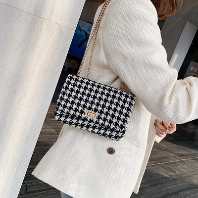 Stílusos női táska hosszú füllel, négy színben