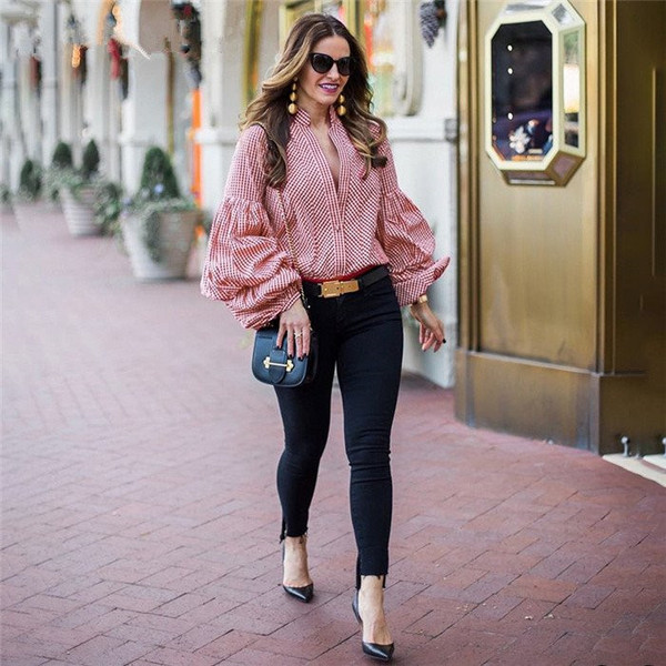 Cămașă de damă modernă în carouri cu mâneci largi în roșu