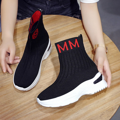 Női zokni típusú zokni fekete színben, hímzéssel