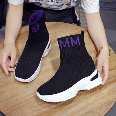 Női zokni típusú zokni fekete színben, hímzéssel