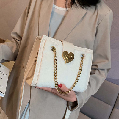 Aktuális női táska fém elemekkel négy színben