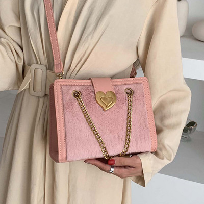 Aktuális női táska fém elemekkel négy színben