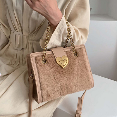 Aktuális női táska fém elemekkel négy színben