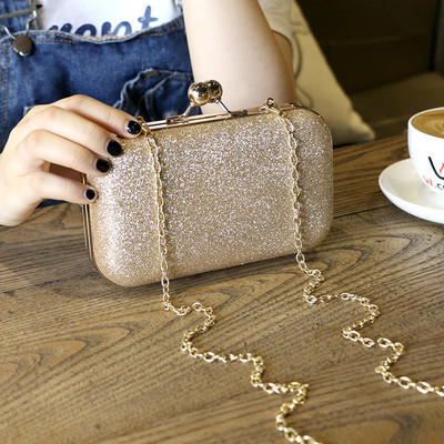 Stílusos fényes kulcs hosszú fémlánccal ezüst, arany és fekete színben