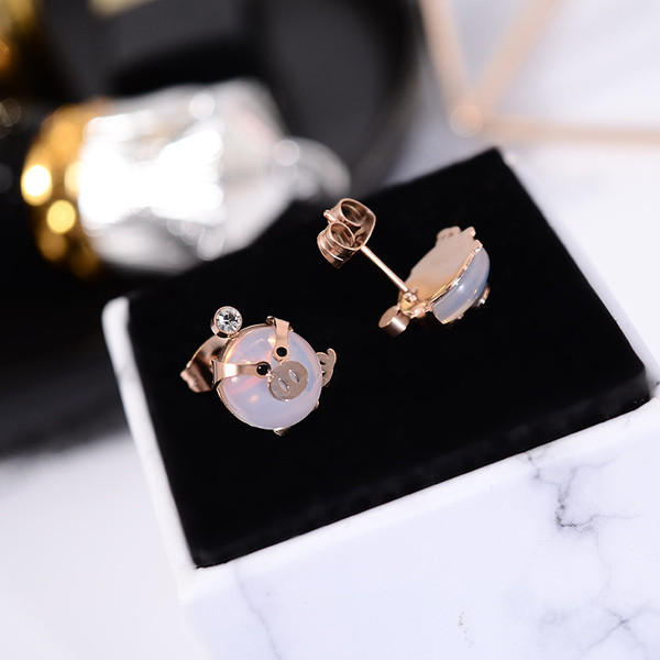 Μοντέρνα γυναικεία σκουλαρίκια σε ροζ και λευκό χρώμα