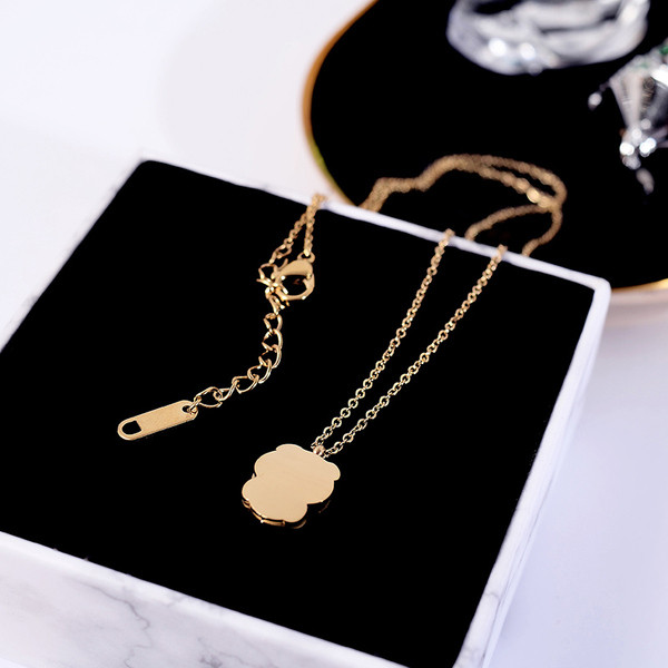 Napi női nyaklánc arany színben medállal