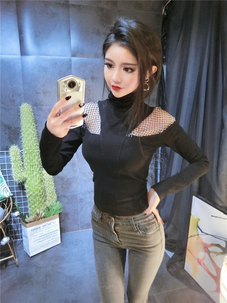 Bluză de damă modernă cu guler înalt de culoare neagră