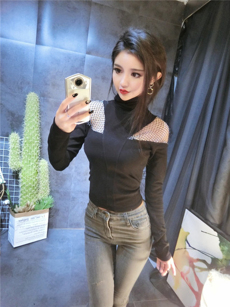 Bluză de damă modernă cu guler înalt de culoare neagră