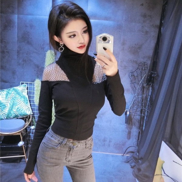 Bluză de damă modernă cu guler înalt de culoare neagră