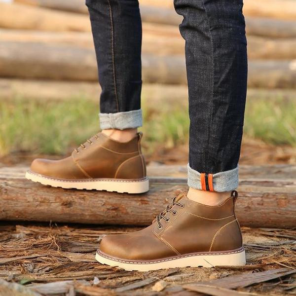 Férfi bőrcsizma barna és fekete fűzővel