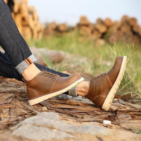 Férfi bőrcsizma barna és fekete fűzővel