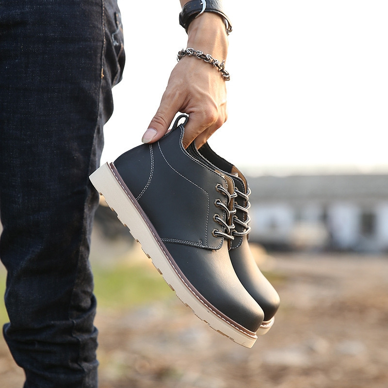 Férfi bőrcsizma barna és fekete fűzővel