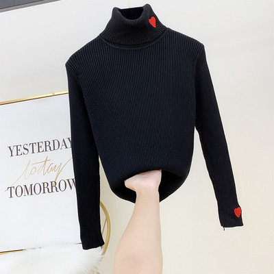 Μοντέρνα γυναικεία μπλούζα με ψηλό κολάρο και κεντημένη καρδιά σε διάφορα χρώματα