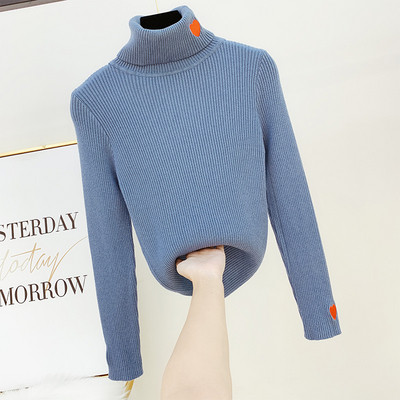 Μοντέρνα γυναικεία μπλούζα με ψηλό κολάρο και κεντημένη καρδιά σε διάφορα χρώματα