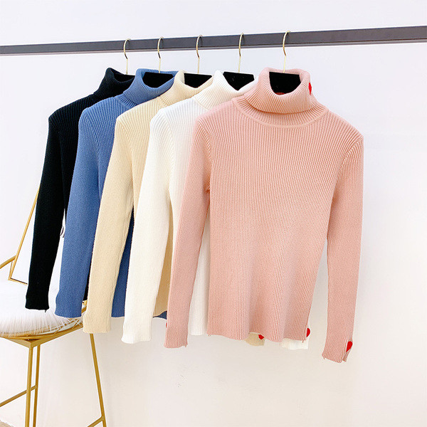 Μοντέρνα γυναικεία μπλούζα με ψηλό κολάρο και κεντημένη καρδιά σε διάφορα χρώματα