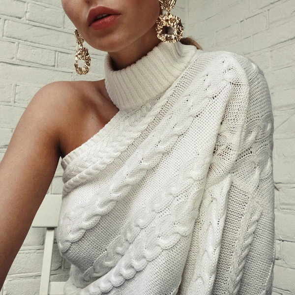 Modern női pulóver magas gallérral és egy ujjal, két színben