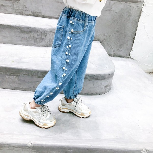 Modern, kék színű, gyöngyös gyerekfarmer lányoknak