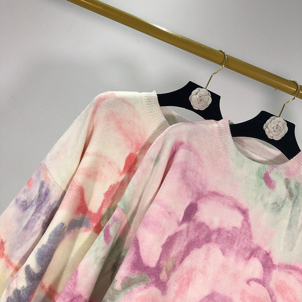 Széles, hosszú ujjú pulóver irizáló színekben