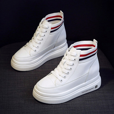 Női tornacipő magas talppal és fűzővel fehér és fekete színben