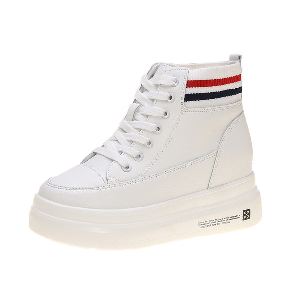 Női tornacipő magas talppal és fűzővel fehér és fekete színben