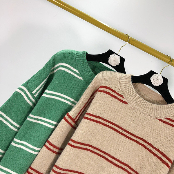 Női hétköznapi csíkos pulóver zöld és bézs színben