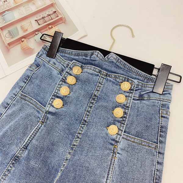 Modern női farmer magas derékkal és kék gombokkal