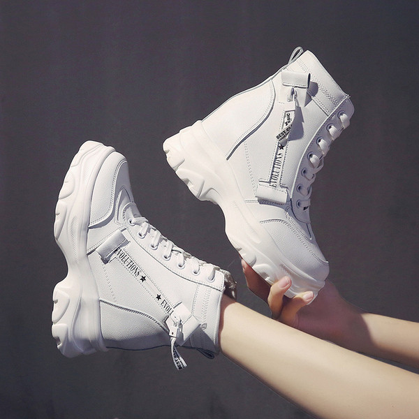 Női bőr tornacipő platformmal fehér és fekete színben