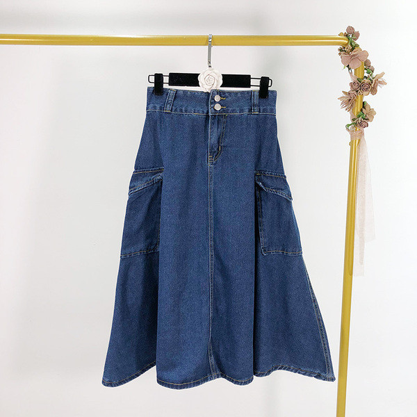 Női farmerszoknya kék színben, zsebekkel - szabású modell