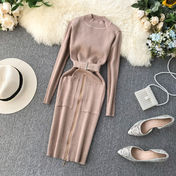 Modern női ruha cipzárral és övvel, különböző színekben