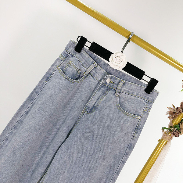 Blugi de dama de culoare deschisa - model drept