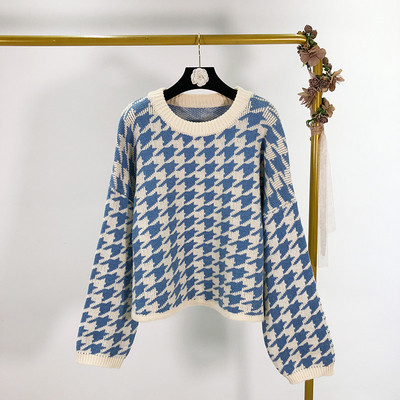 Pulover în carouri modern în două culori - model larg