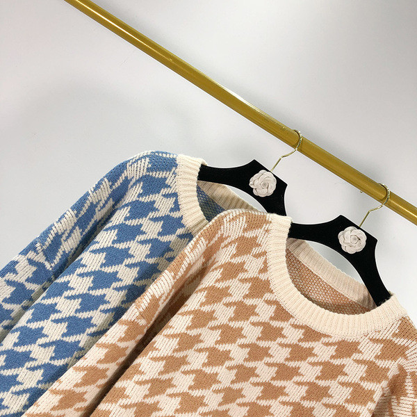 Pulover în carouri modern în două culori - model larg