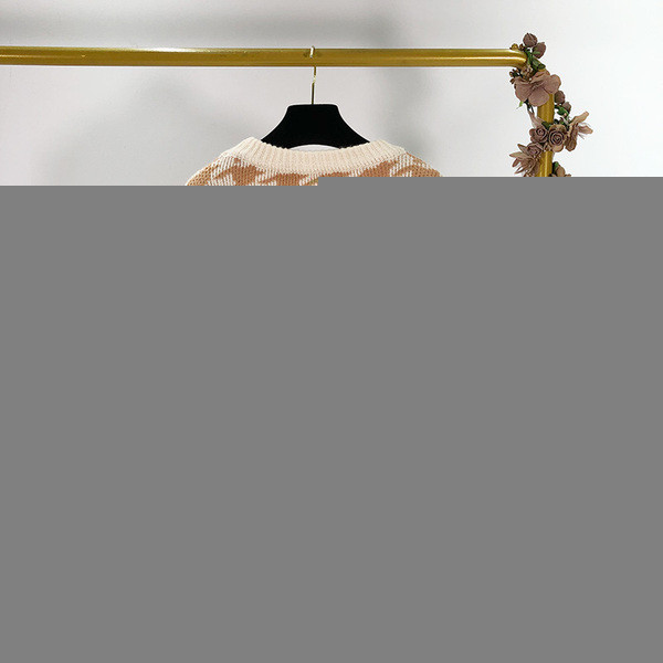 Pulover în carouri modern în două culori - model larg