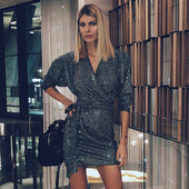 Elegáns női rövid ruha hosszú ujjal és nyakkendővel fekete színben