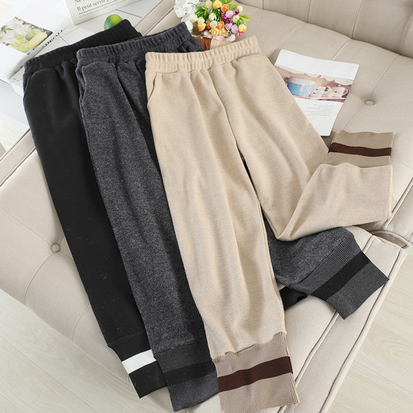 Плетен дамски панталон с еластична талия и джобове в няколко цвята