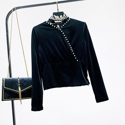 Új modell modern női blúz bársony kövekkel fekete színben