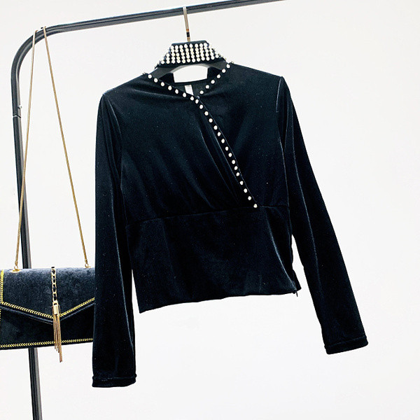 Új modell modern női blúz bársony kövekkel fekete színben