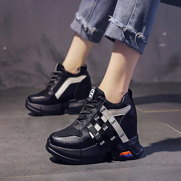 Alkalmi női tornacipő magas talppal több színben