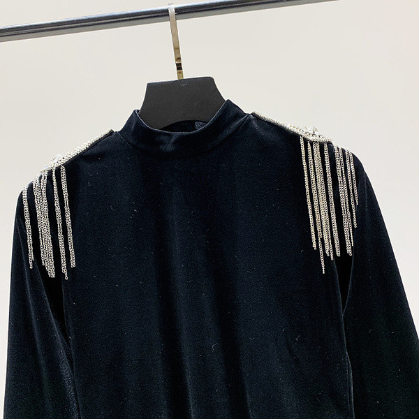 Új női testmodell pólógallérral és fém elemmel, fekete színben