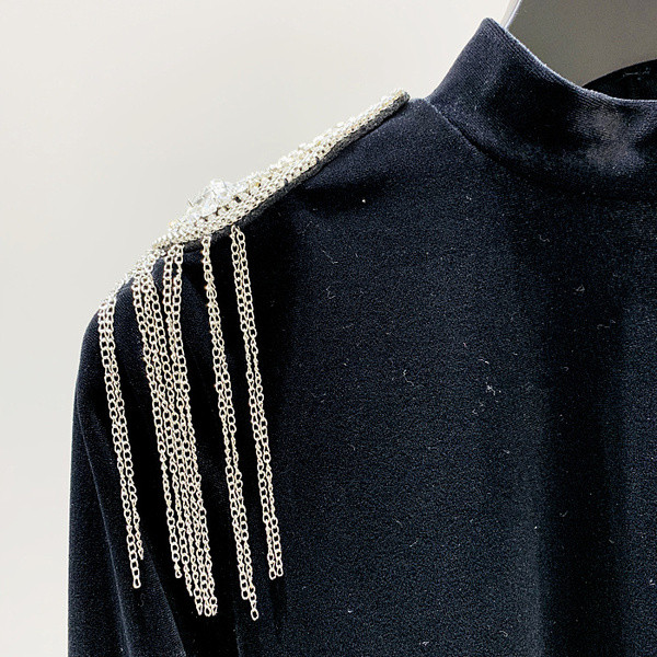 Új női testmodell pólógallérral és fém elemmel, fekete színben