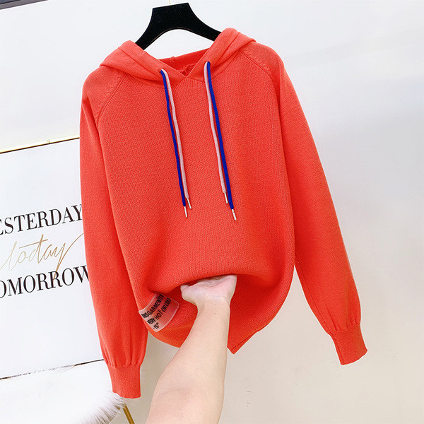 Modern női pulóver kapucnival több színben