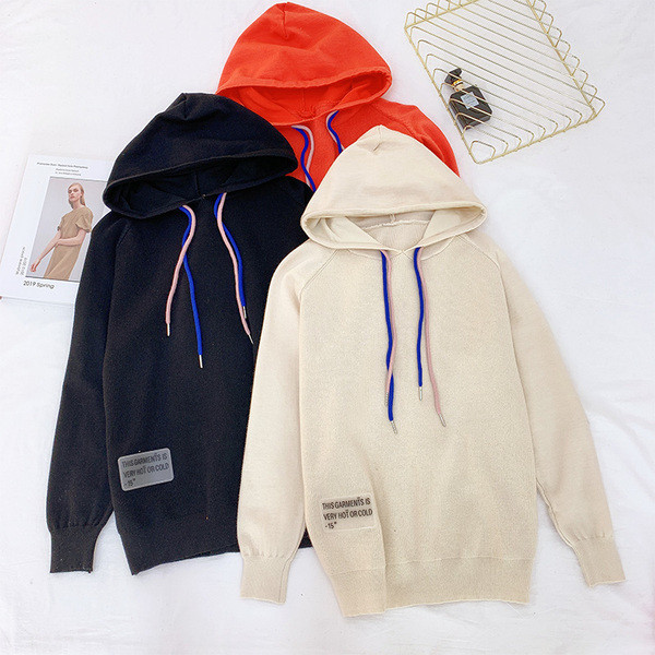 Modern női pulóver kapucnival több színben