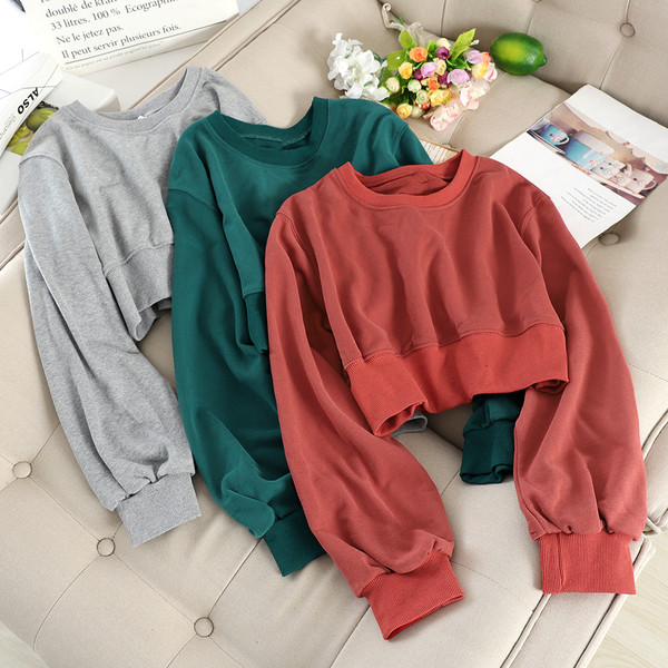 Alkalmi női rövid blúz ovális nyakkivágással, több színben