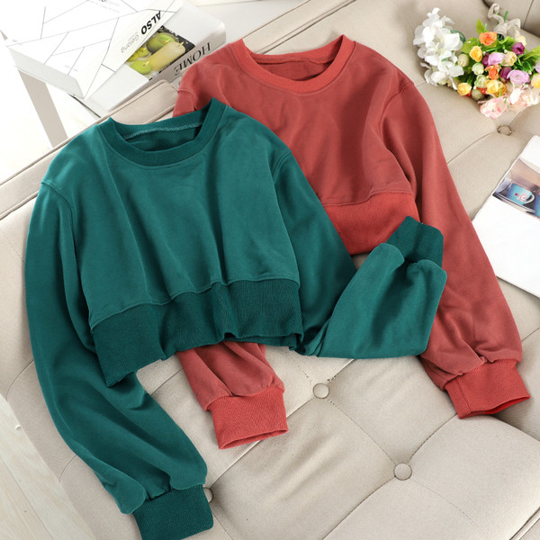 Alkalmi női rövid blúz ovális nyakkivágással, több színben