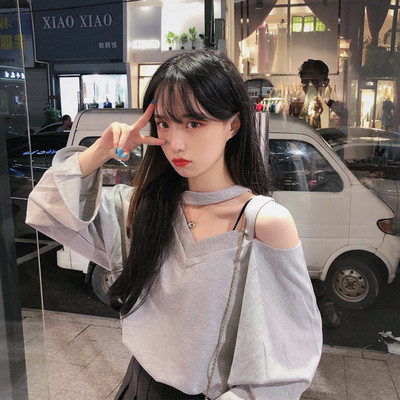 Női blúz széles ujjú, V-nyakú és nyitott váll